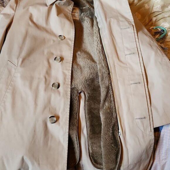 London Fog Vintage Maincoats Insulated Lined Hidden Buttons Trench Coat, 40R Tan - Picture 3 of 10